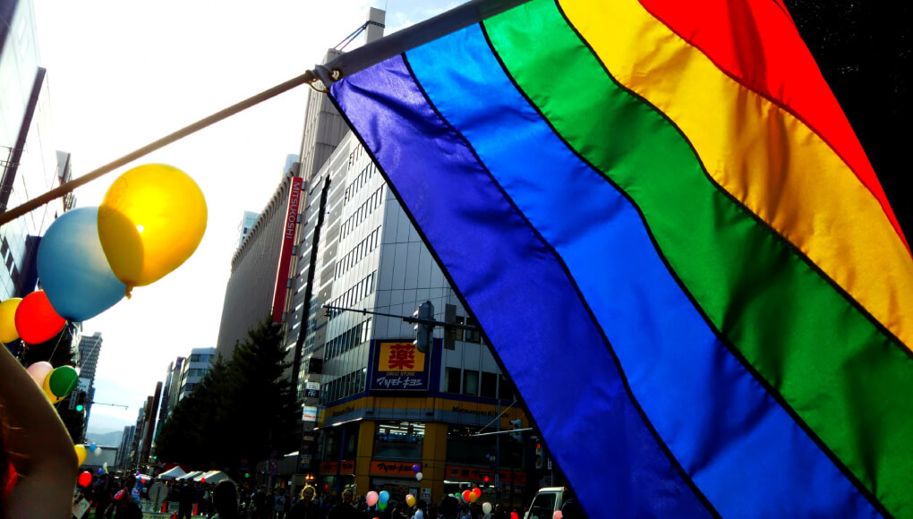 レインボーフラッグ_LGBTQ_プライドパレード