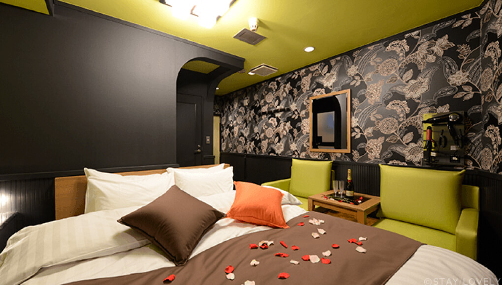 HOTEL 8