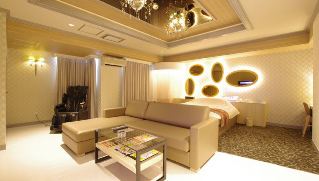 Blue Hotel Sju(:)pri:m